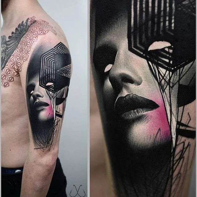 Artista de tatuagem Timur Lysenko - autoria de tatuagem combina elementos de realismo e polka de lixo, intercalados com padrões escandinavos